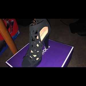 Black Heels ( BRAND NEW )